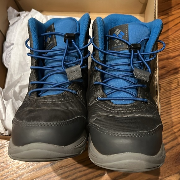 Columbia Unisex-Child Fairbanks Omni-Heat Hiking Boot NWT in box size 4 - Picture 11 of 13